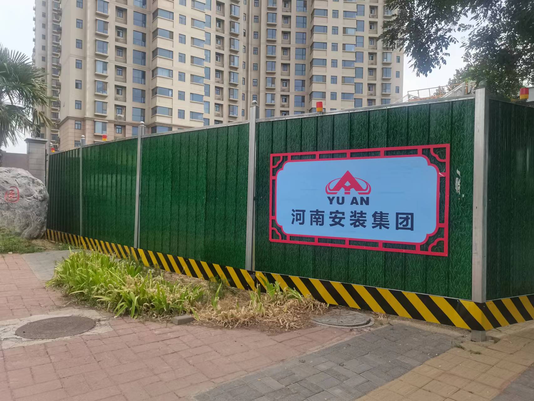 洛陽市濱河南路改造項(xiàng)目施工圍擋搭建安裝